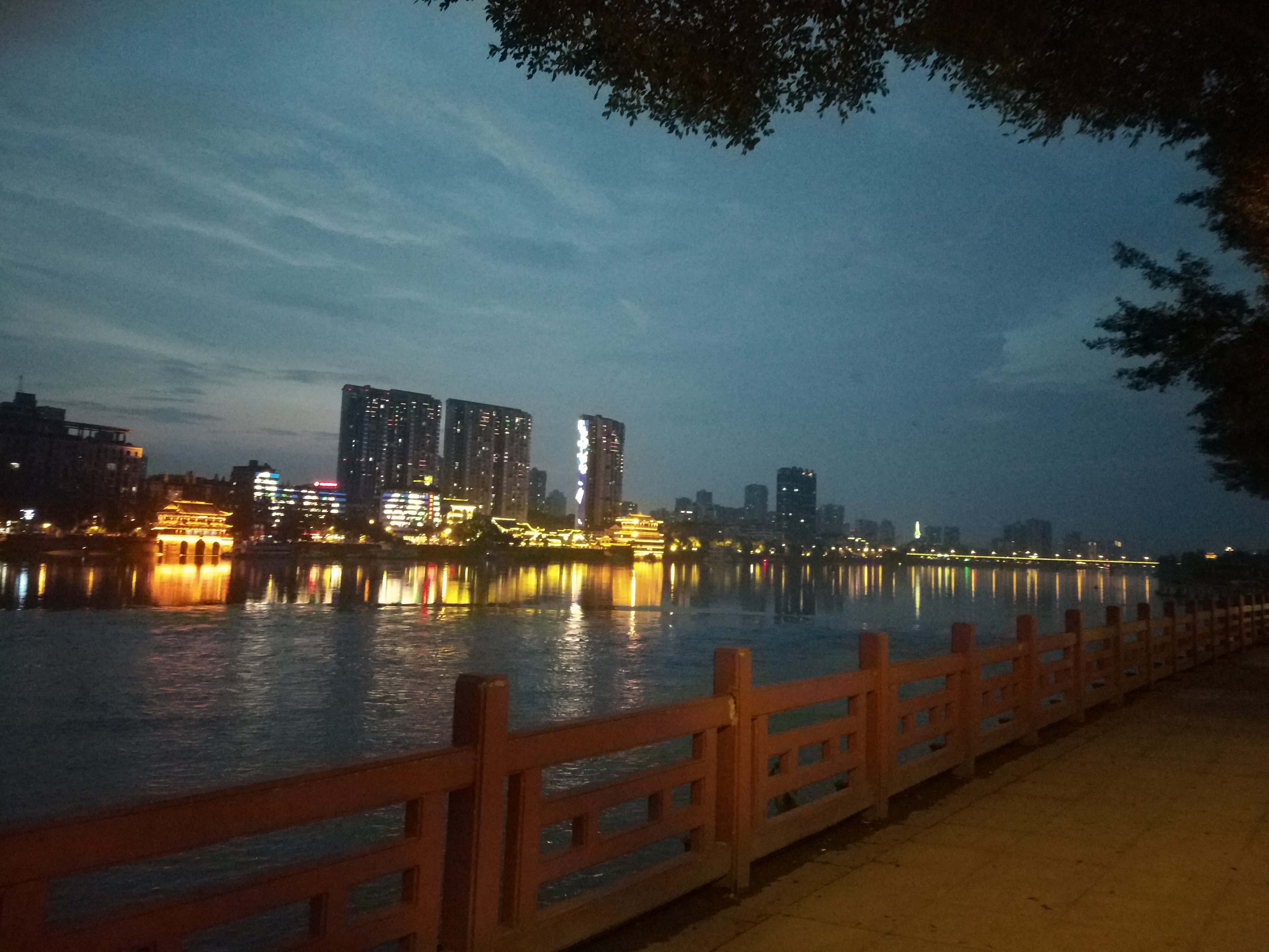 岷江夜色